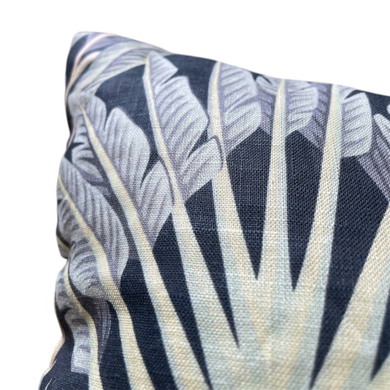 Cushion Black Jungle